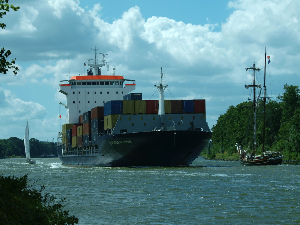 Frachtschiff X - PRESS ELBRUS auf dem Nord-Ostsee-Kanal