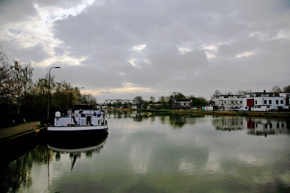 Frachtschifffahrt..... Leben auf dem Kanal....................