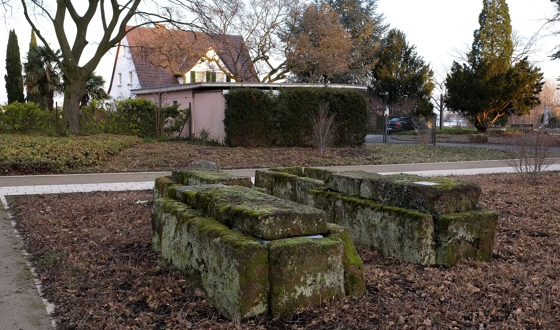 fränkische Steinplattengräber