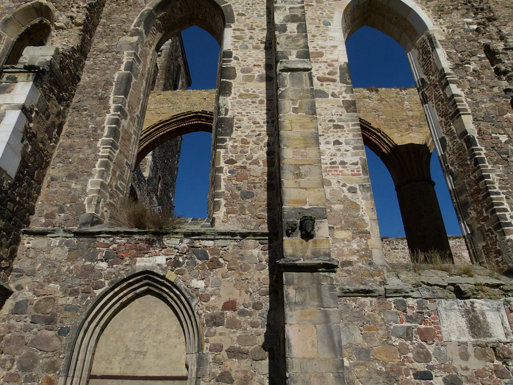 Fragmente der Nikolaikirche in Zerbst