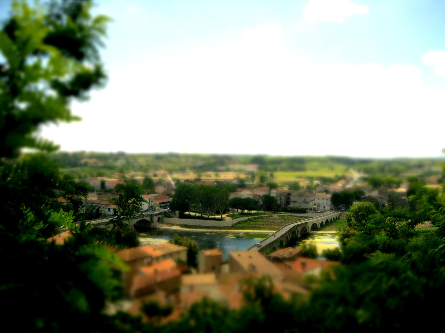 France - Blick auf Béziers ( tilt shift fake )