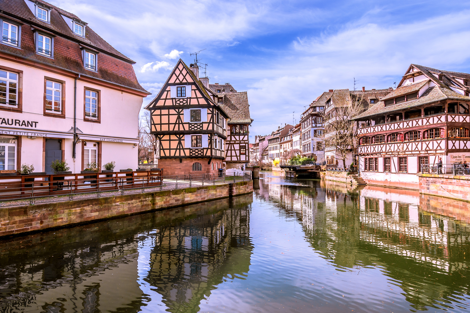 FRANCE : VIEW TO HOUSE OF TANNERS RESTAURANT