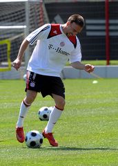 Franck Ribéry tanzt mit dem Ball