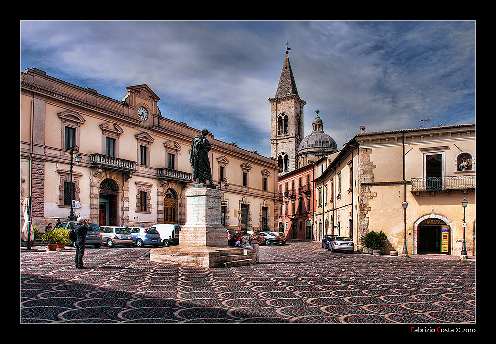 Franco Farina fotografa Piazza XX Settembre (Sulmona)