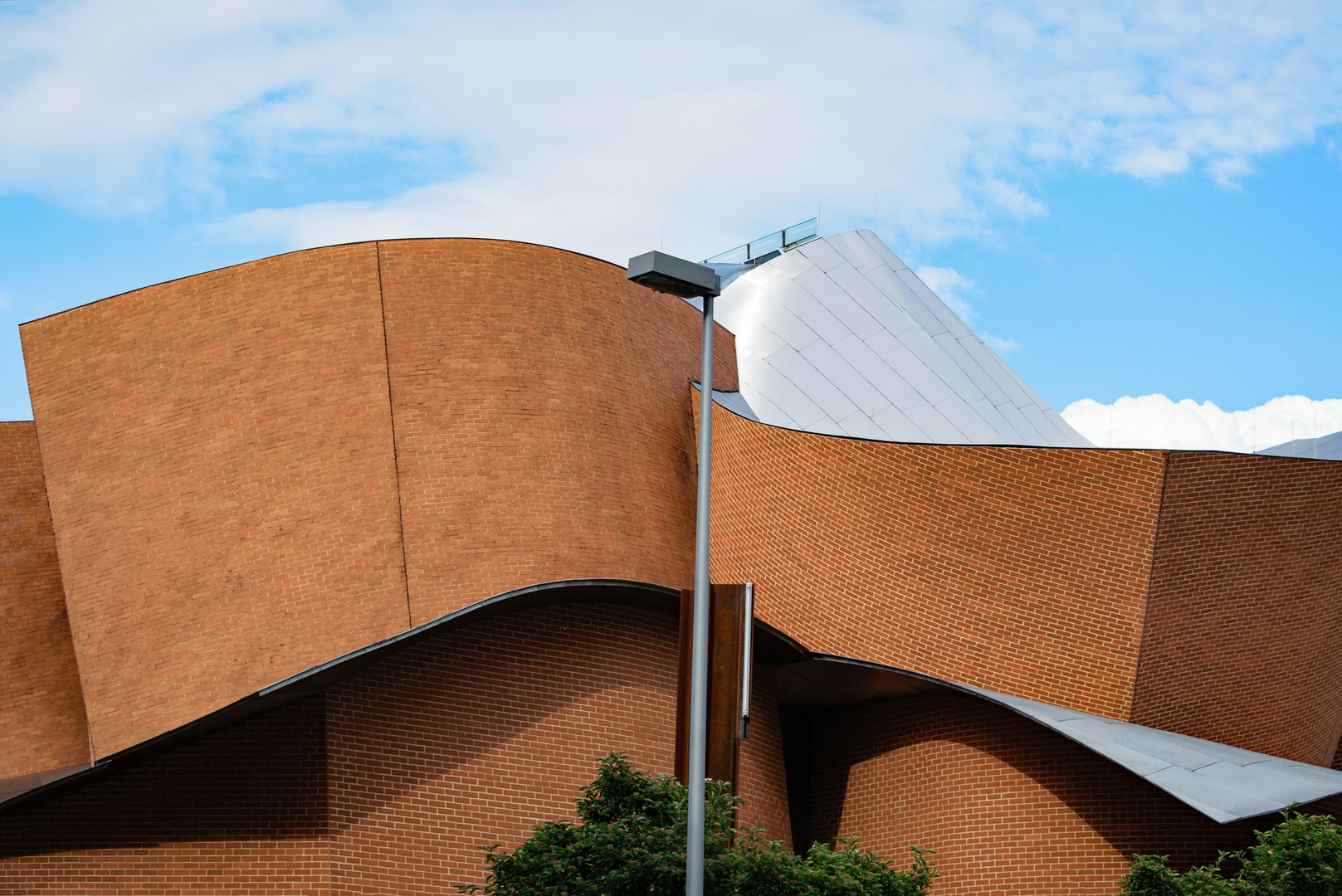 frank-gehry-museum-marta-in-herford-owlgermany-detail_35142792265_o