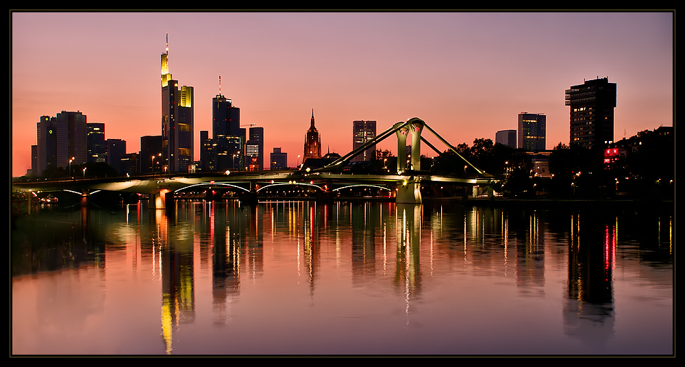 Frankfurt - Abend über der Skyline