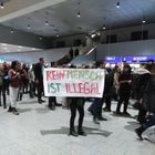 Frankfurt Airport (2) Demonstration gegen Abschiebungen