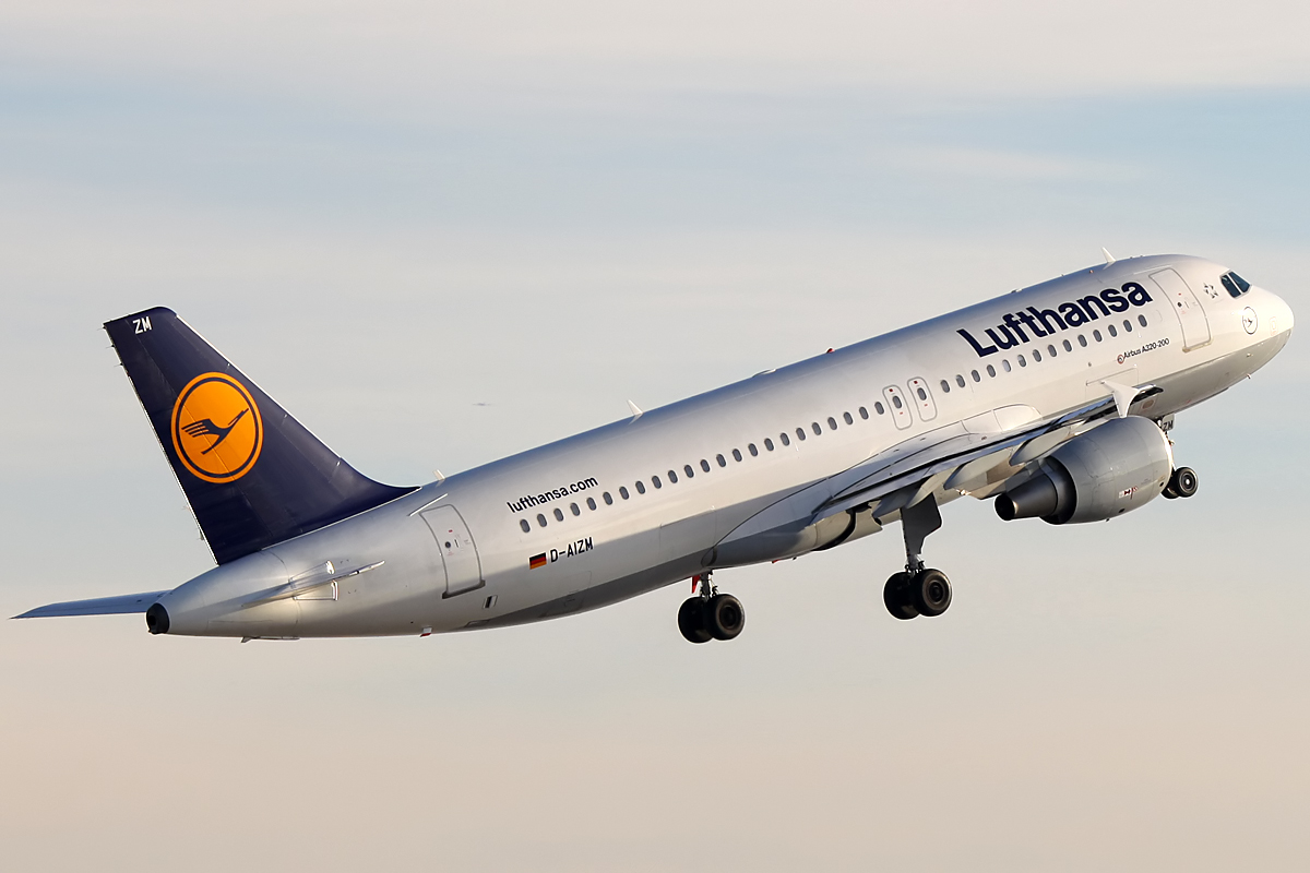 Frankfurt Airport - Lufthansa Airbus A320 D-AIZM