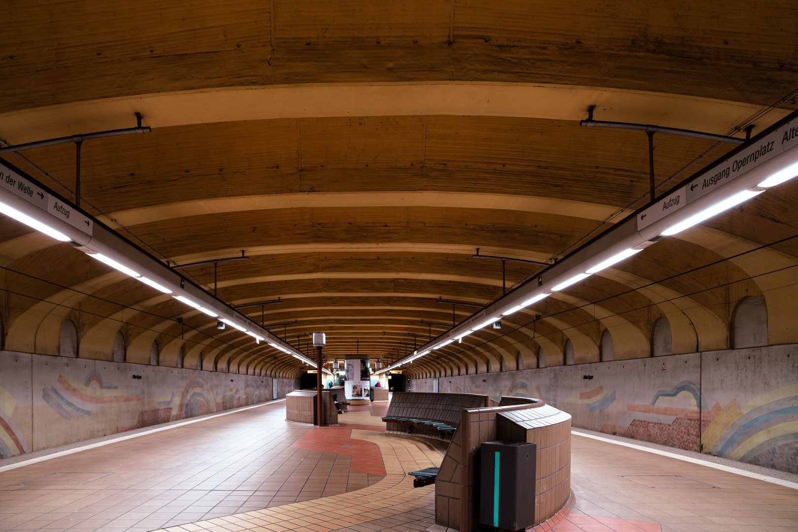 Frankfurt Alte Oper U-Bahnhof scharf