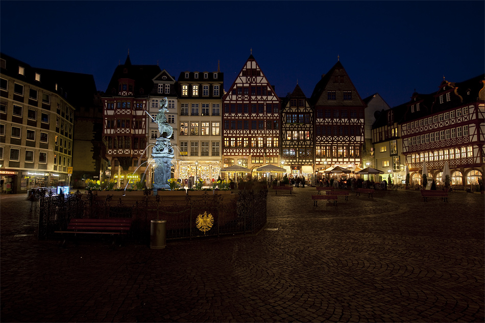 Frankfurt Altstadt mit Gerechtigkeitsbrunnen