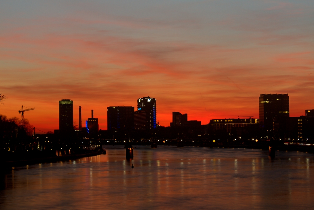 Frankfurt a.M. bei Sonnenuntergang