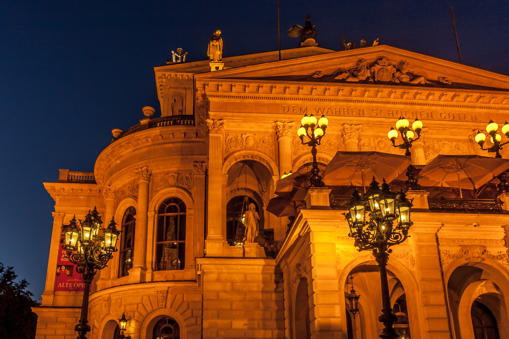 Frankfurt am Main "Alter Oper in der blaue Stunde 01"