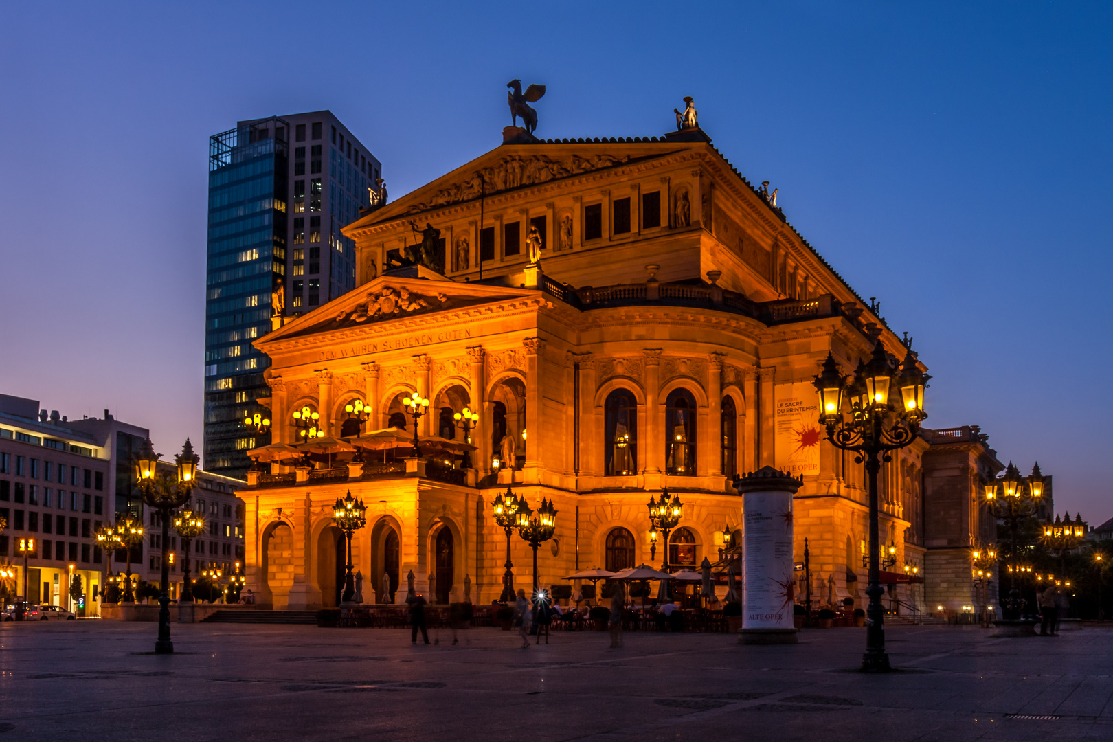 Frankfurt am Main "Alter Oper in der blaue Stunde 02"