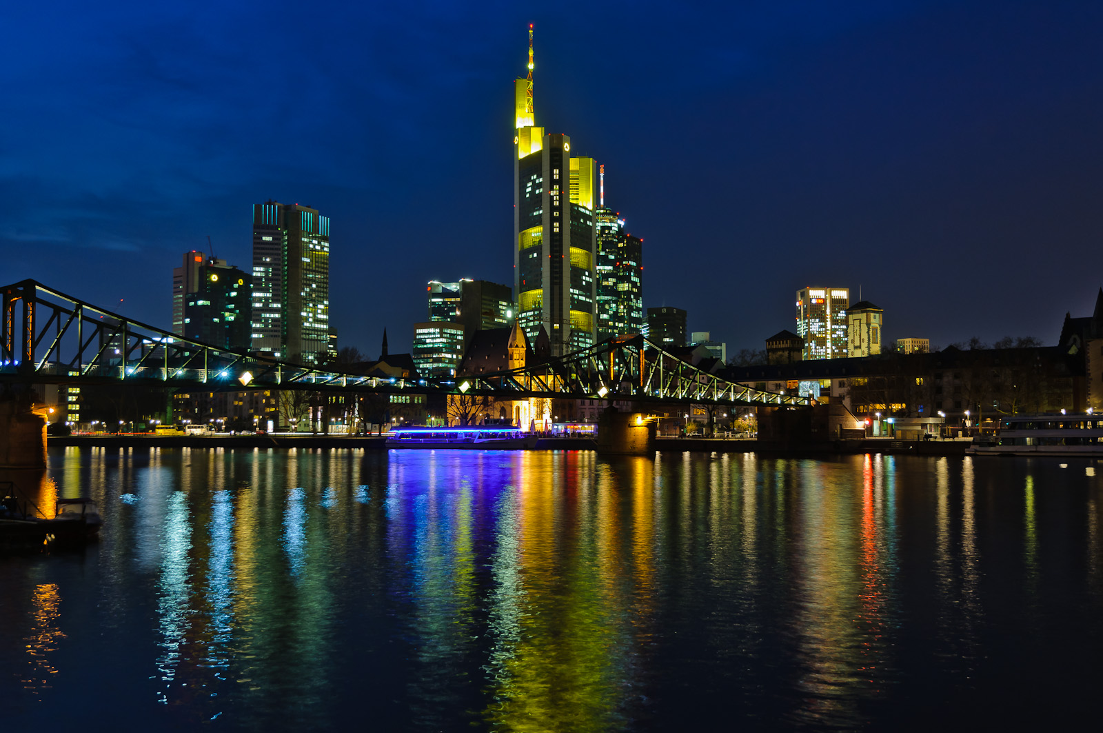 Frankfurt : am Main am Abend