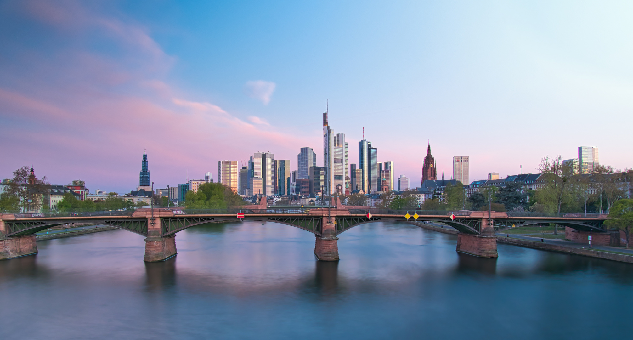 Frankfurt am Main bei Sonnenaufgang