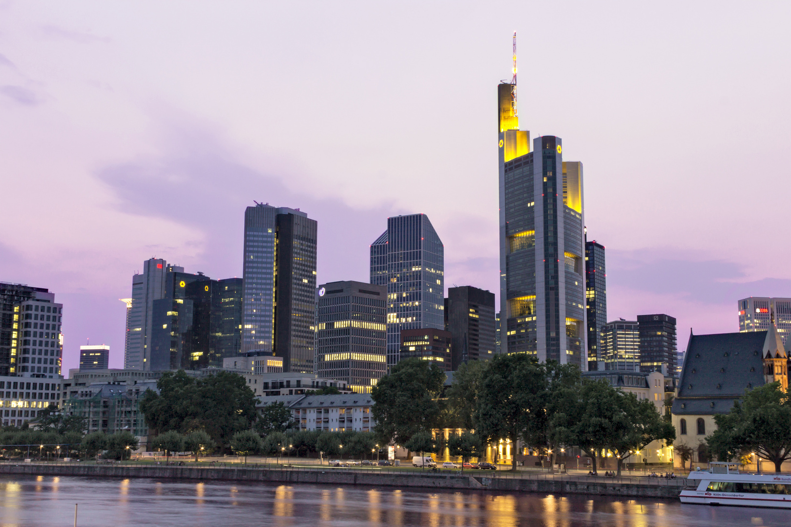 Frankfurt am Main bei Sonnenuntergang