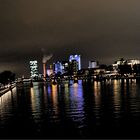 Frankfurt am Main, Brücke und Promenaden im Licht