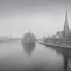 Frankfurt am Main. Das Mainufer im Winternebel.