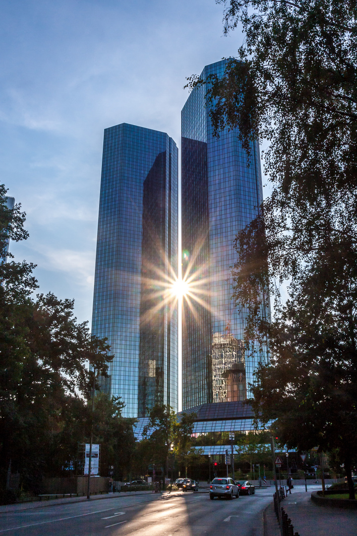 Frankfurt am Main "die Banken im Sonneschein"