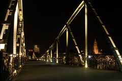 Frankfurt am Main: Eiserner Steg, Dom im Hintergrund rechts