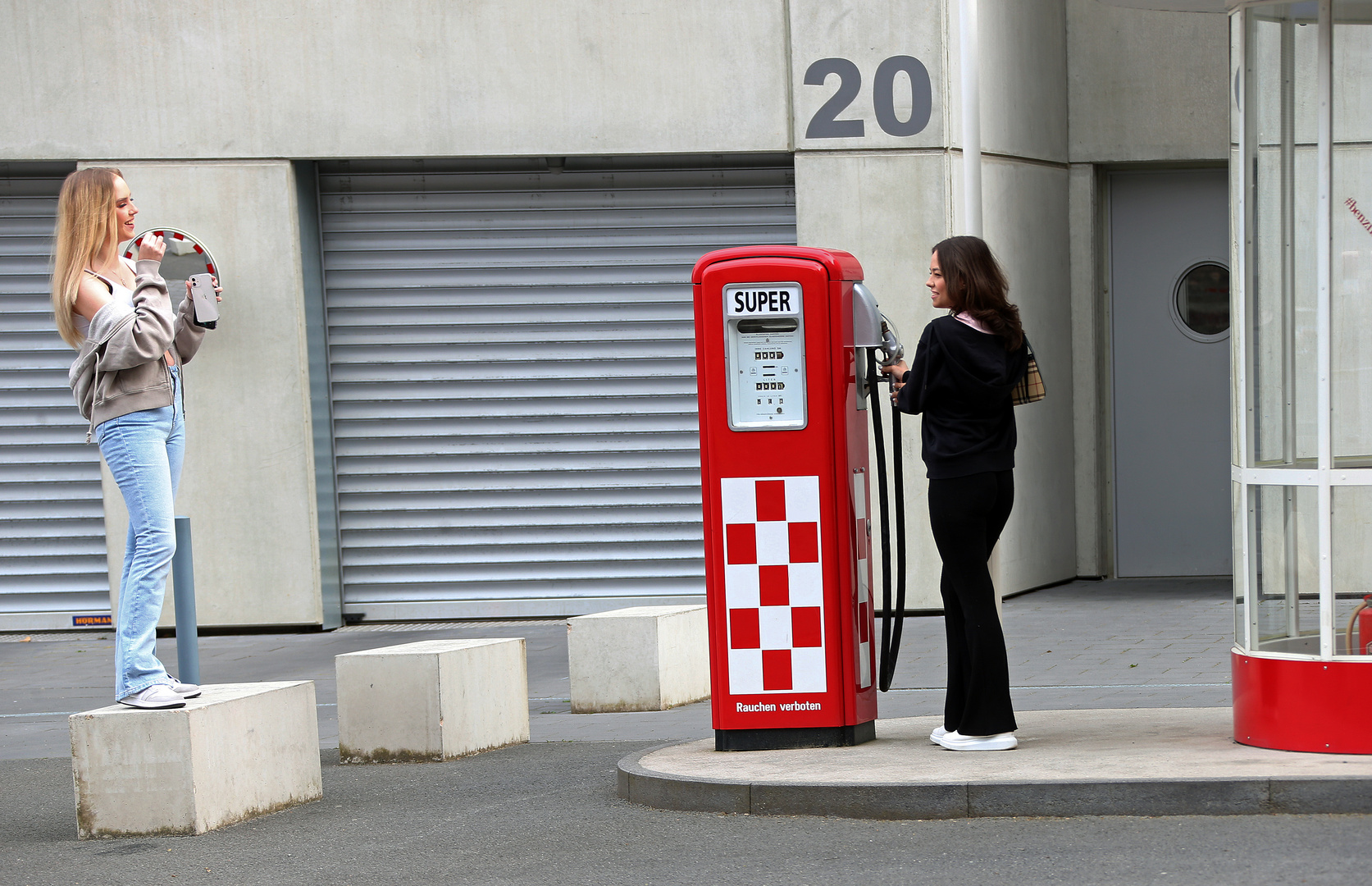 Frankfurt am Main  - Historische Tankstelle - 