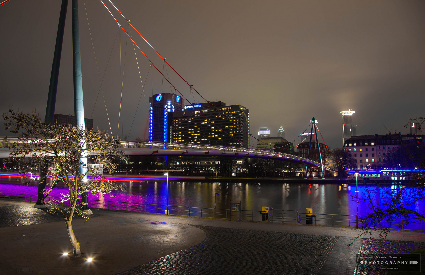 Frankfurt am Main - Holbeinsteg bei Nacht