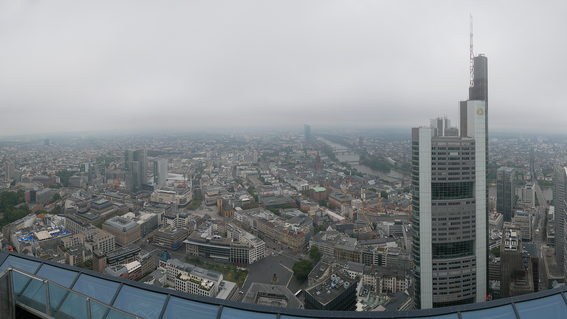 Frankfurt am Main im Nebel