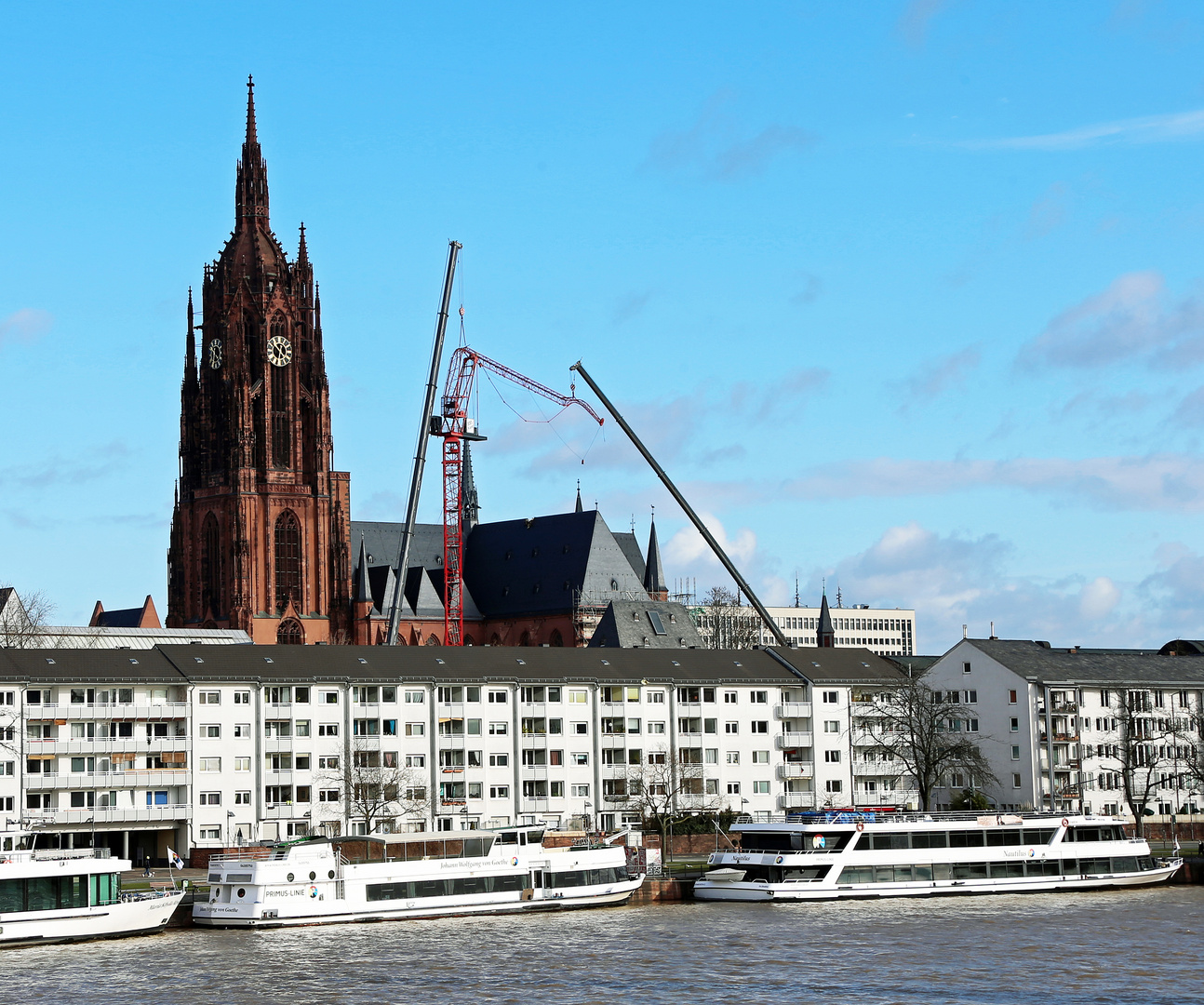 Frankfurt am Main  - Kaiserdom - Kräne