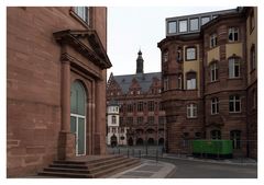 Frankfurt am Main - links die Paulskirche - hinten der Römer