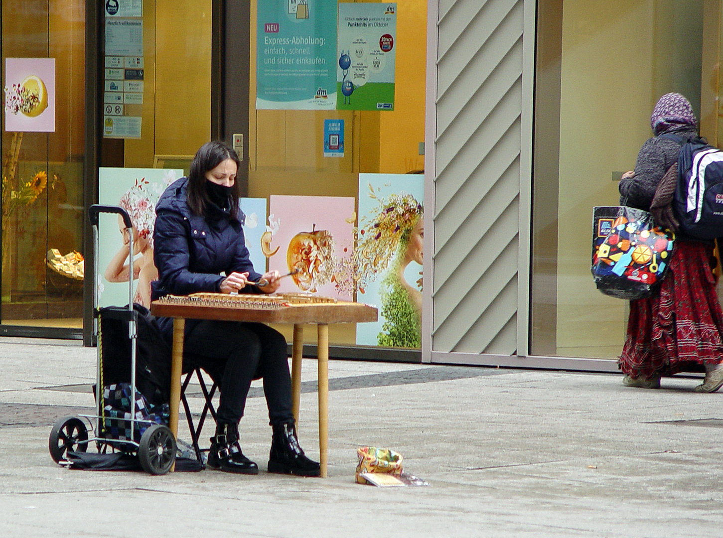 Frankfurt am Main - Musikantin .....