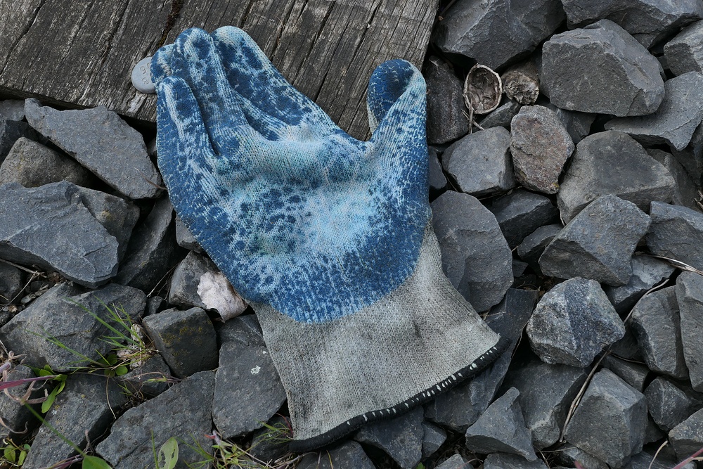 Frankfurt am Main, Osthafen: Der blaue Handschuh