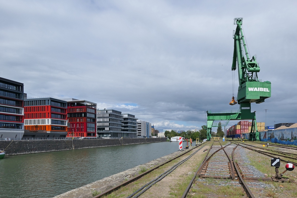 Frankfurt am Main, Osthafen: Kran der Fa. Waibel 02