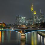 Frankfurt am Main - Skyline mit Ignatz-Bubis-Brücke