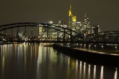 Frankfurt am Main: Skyline und Deutschherrenbrücke