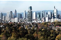 Frankfurt am Main - Skyline und Stadtwald