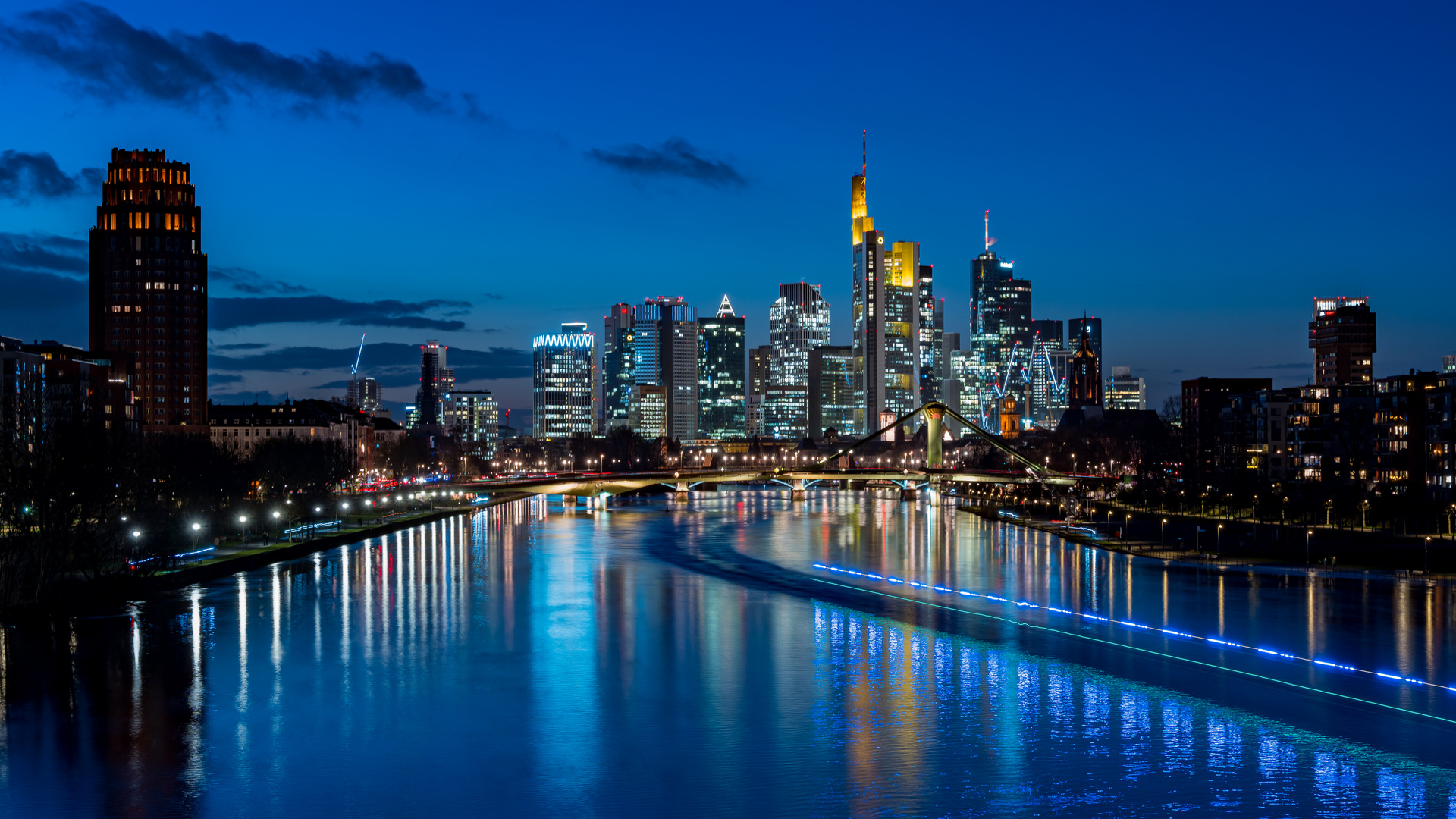 Frankfurt am Main von der Deutschherrenbrücke zur Blauenstunde