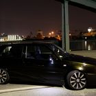 Frankfurt am Main: VW Golf auf Mainbrücke bei Nacht II