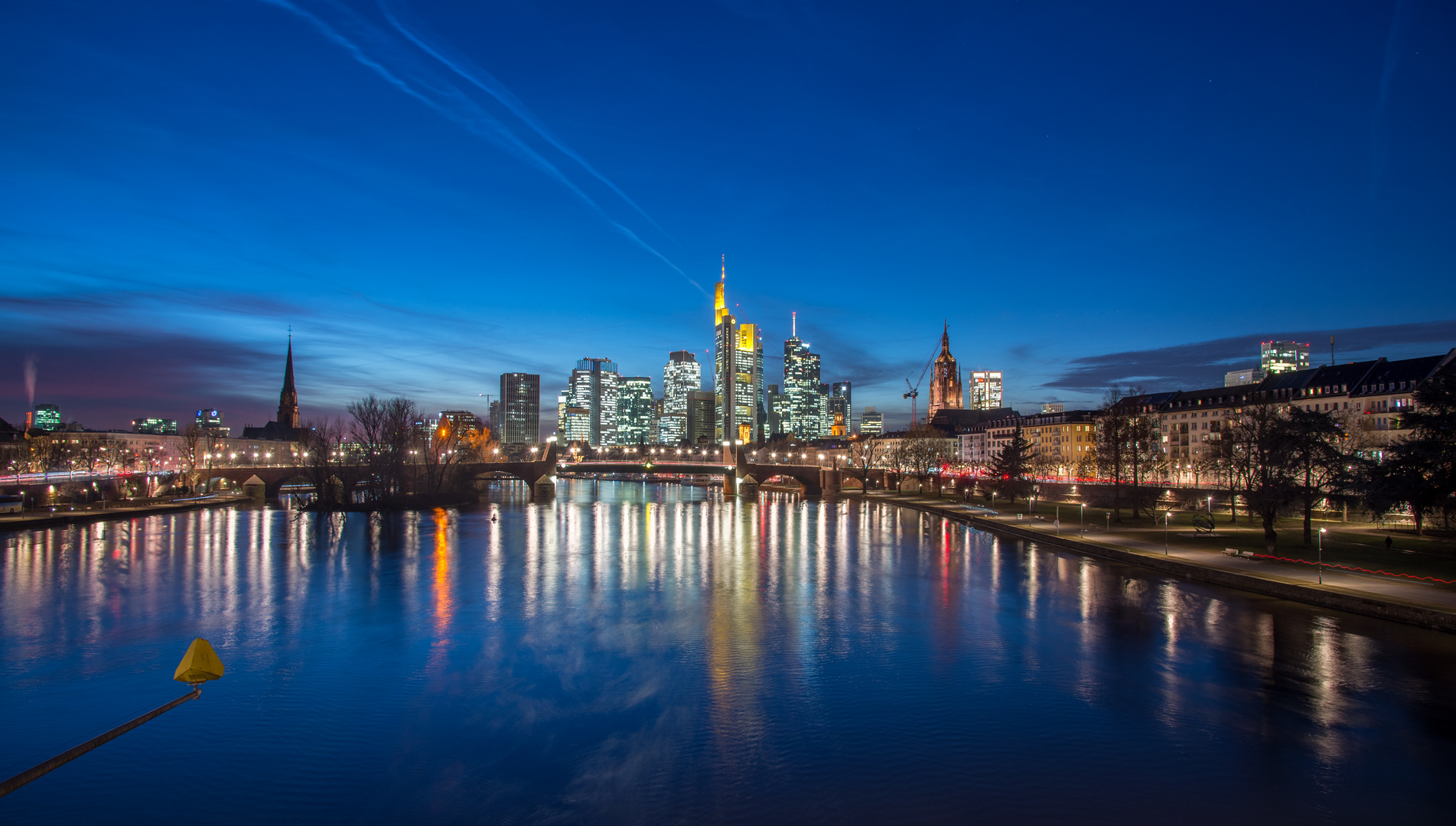 Frankfurt am Main zur Blauen Stunde