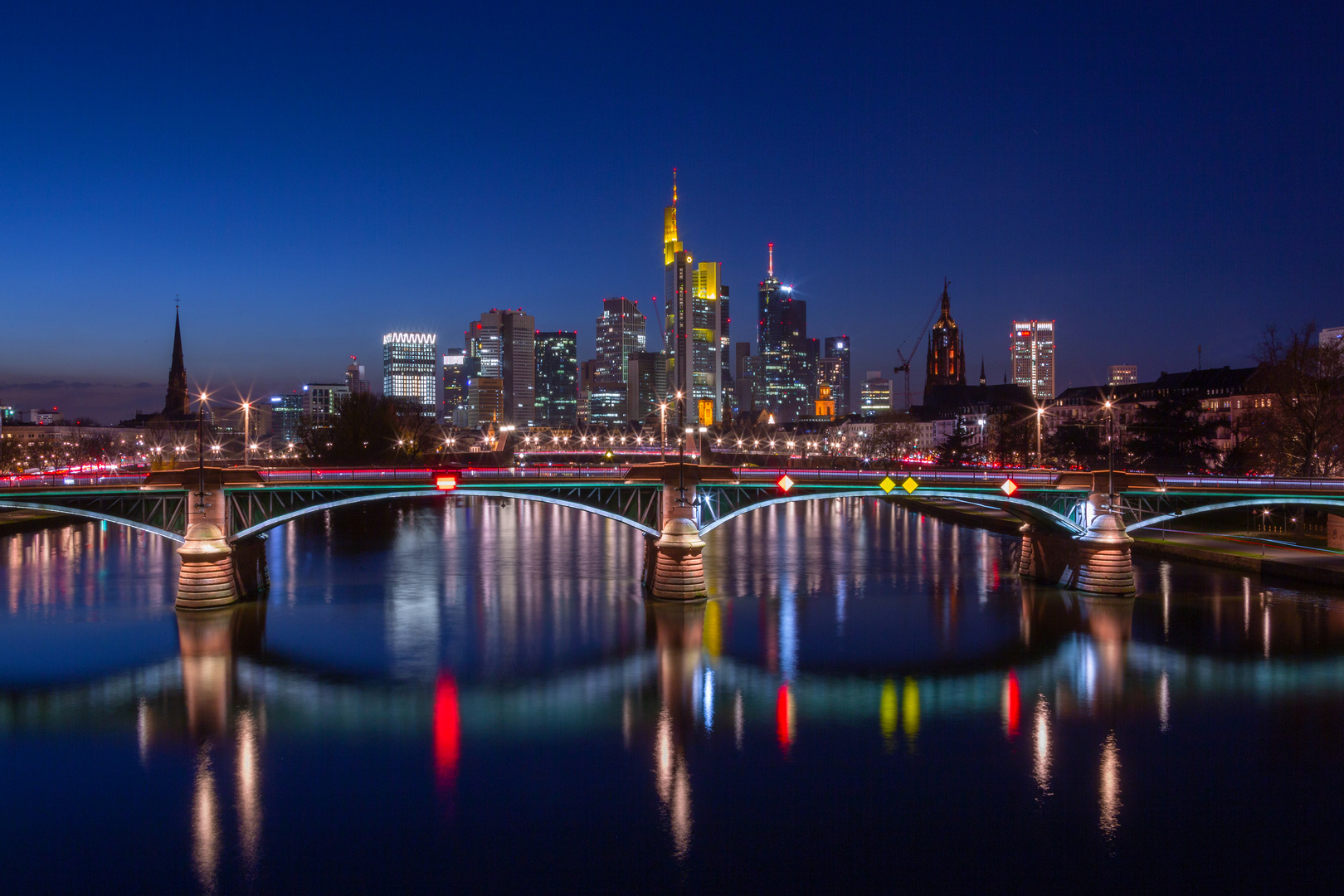 Frankfurt am Main zur Blauen Stunde