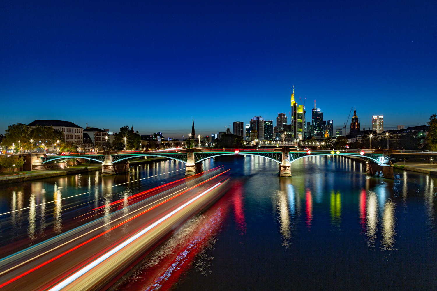 Frankfurt am Main zur Blauen Stunde