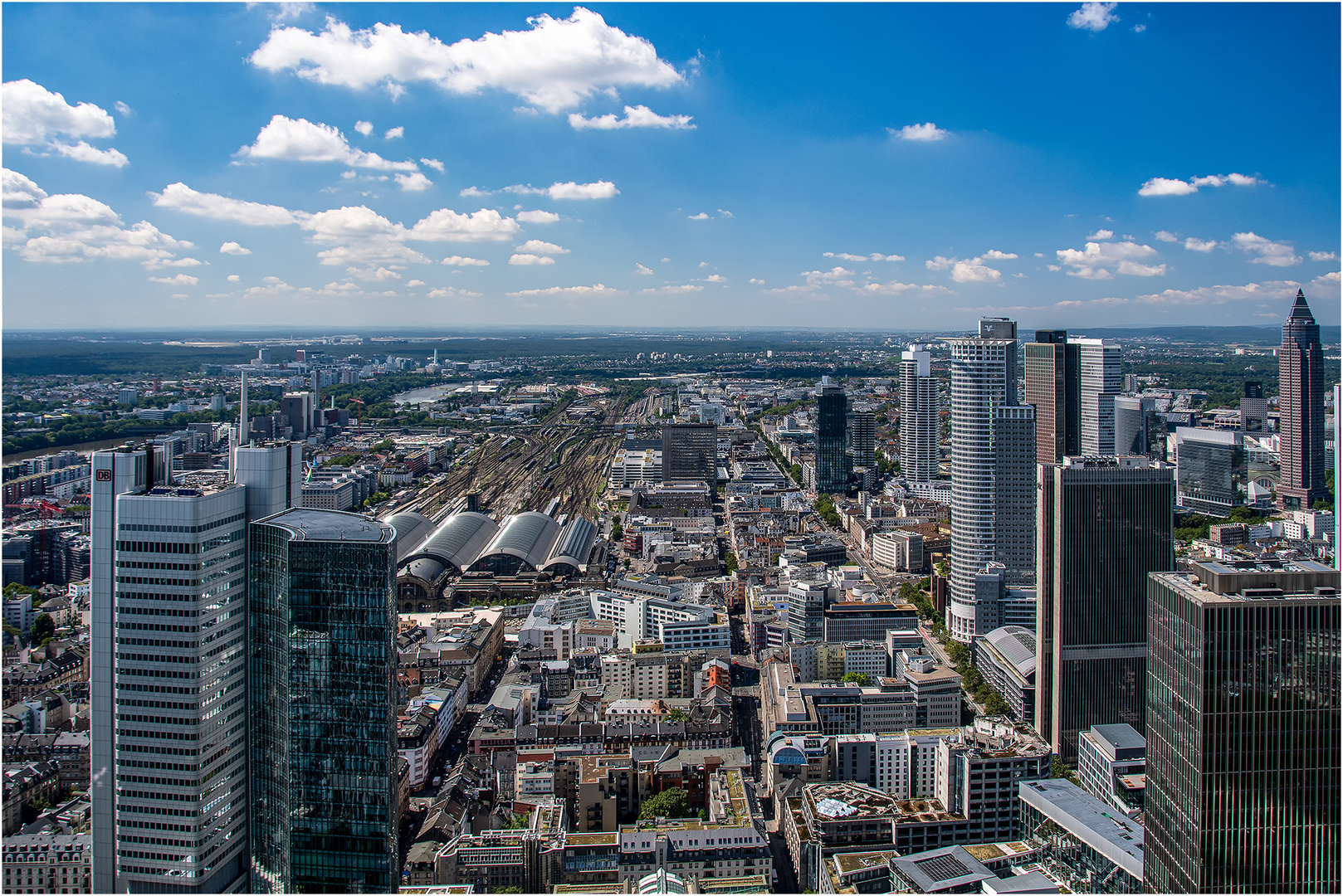 Frankfurt an einem sonnigen Tag