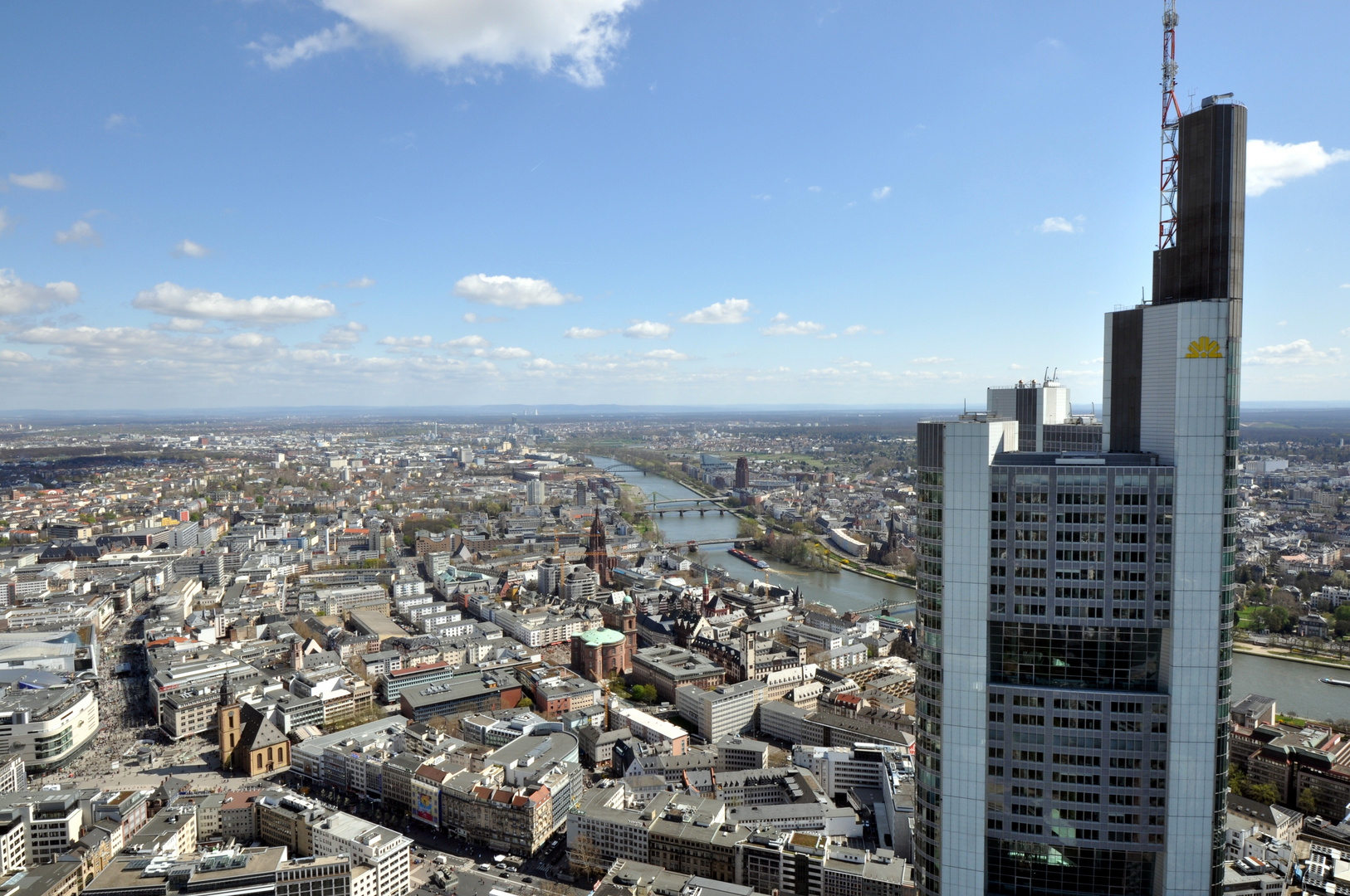 Frankfurt: Ausblick vom Maintower Richtung Osten