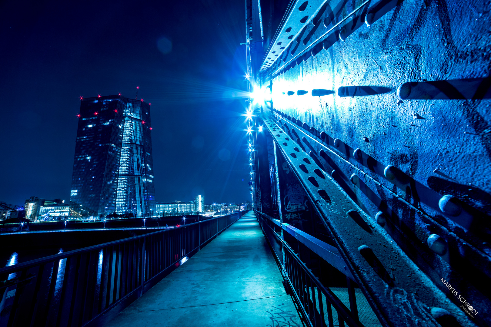 Frankfurt bei Nacht an der EZB