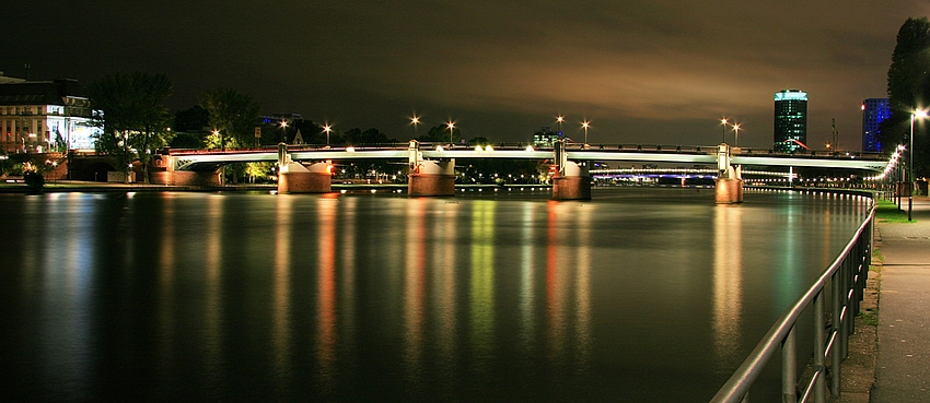 Frankfurt bei Nacht