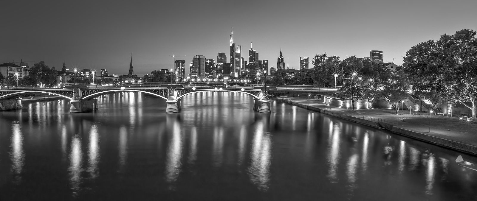 Frankfurt bei Nacht