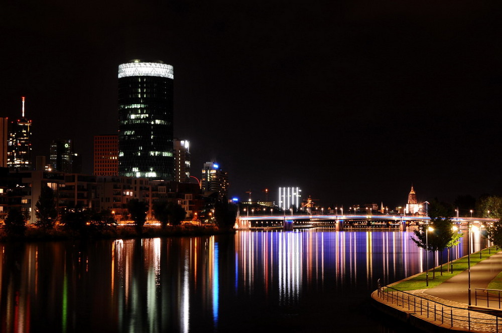 Frankfurt bei Nacht III