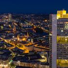 Frankfurt bei Nacht mit Commerzbank Tower