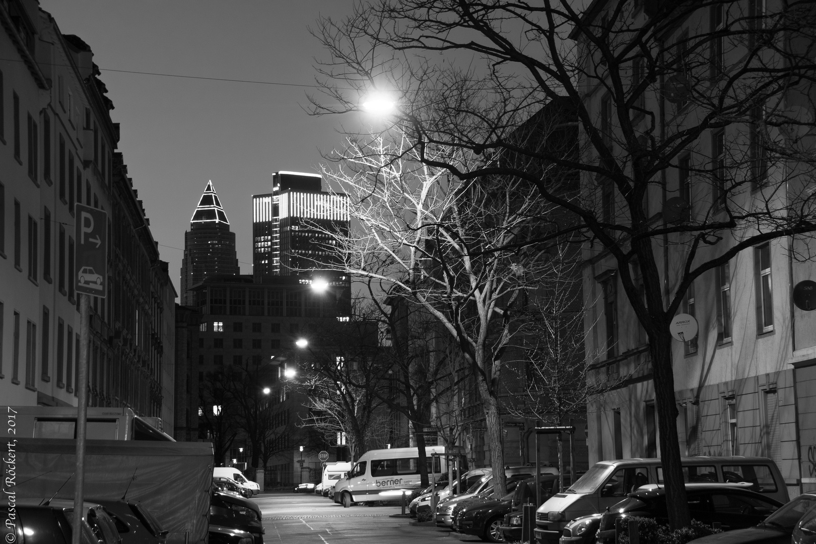 Frankfurt bei Nacht sw