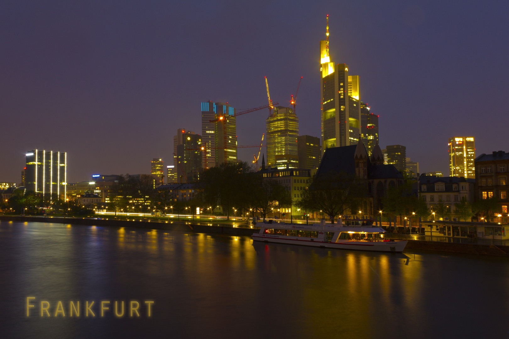 Frankfurt bei Nacht (und starkem Regen)