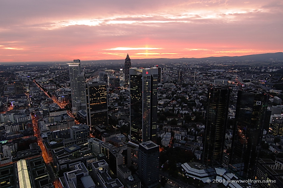 Frankfurt bei Sonnenuntergang.